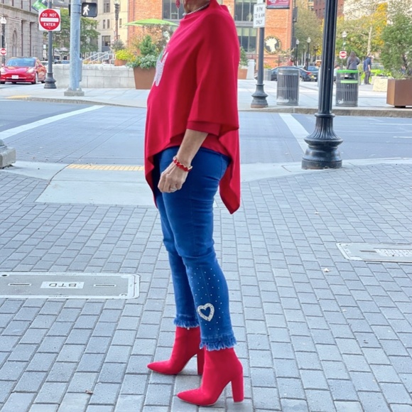 NEW Top It Off Christmas Puppy Poncho Bright Red - Ideal for the Holidays! - Picture 4 of 4